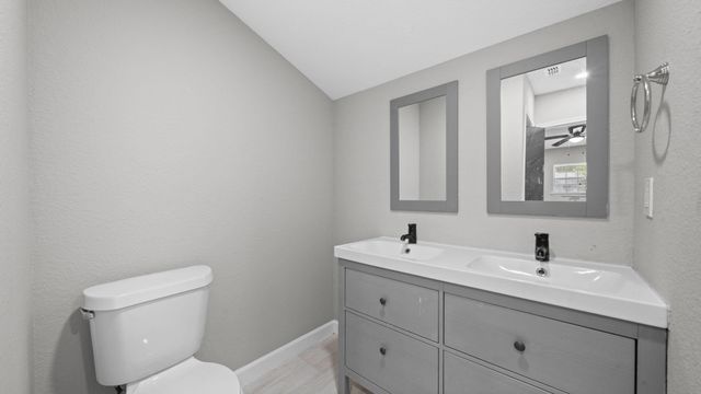 5242 Greylog Drive, Houston, TX 77048