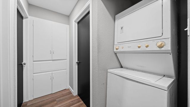 5242 Greylog Drive, Houston, TX 77048