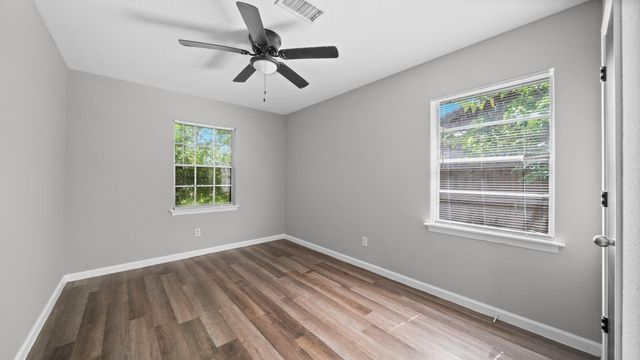 5242 Greylog Drive, Houston, TX 77048
