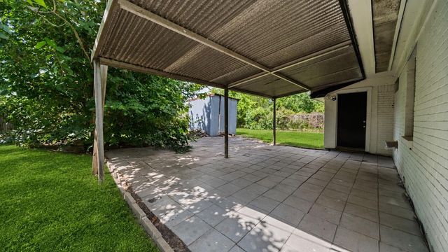 5242 Greylog Drive, Houston, TX 77048