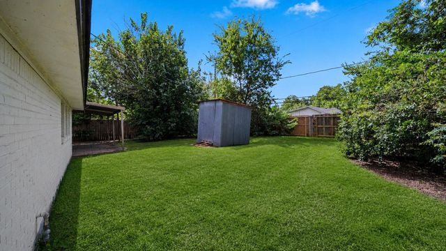 5242 Greylog Drive, Houston, TX 77048