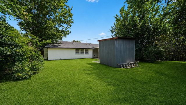 5242 Greylog Drive, Houston, TX 77048