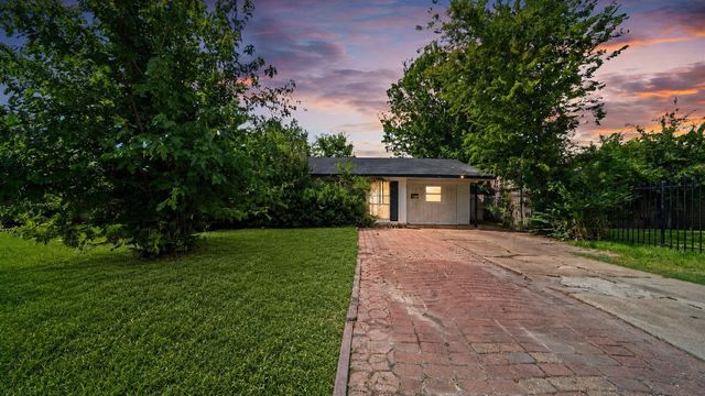 5242 Greylog Drive, Houston, TX 77048