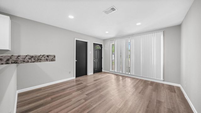 5242 Greylog Drive, Houston, TX 77048