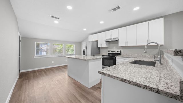 5242 Greylog Drive, Houston, TX 77048