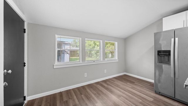 5242 Greylog Drive, Houston, TX 77048