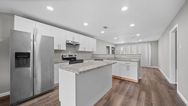 5242 Greylog Drive, Houston, TX 77048