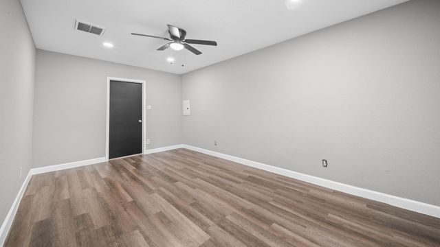 5242 Greylog Drive, Houston, TX 77048