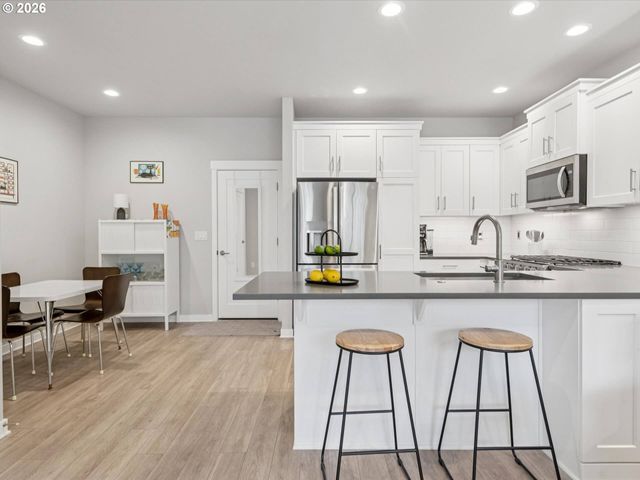 4023 Se CENTURY Blvd, Hillsboro, OR 97123