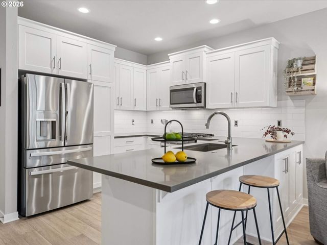 4023 Se CENTURY Blvd, Hillsboro, OR 97123