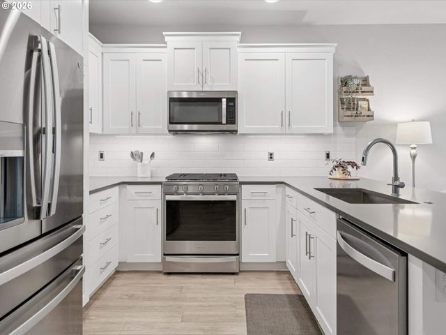 4023 Se CENTURY Blvd, Hillsboro, OR 97123