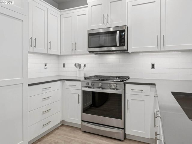 4023 Se CENTURY Blvd, Hillsboro, OR 97123