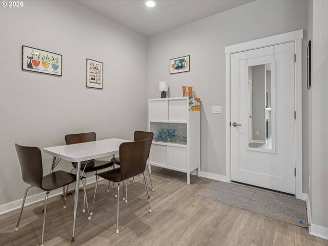 4023 Se CENTURY Blvd, Hillsboro, OR 97123