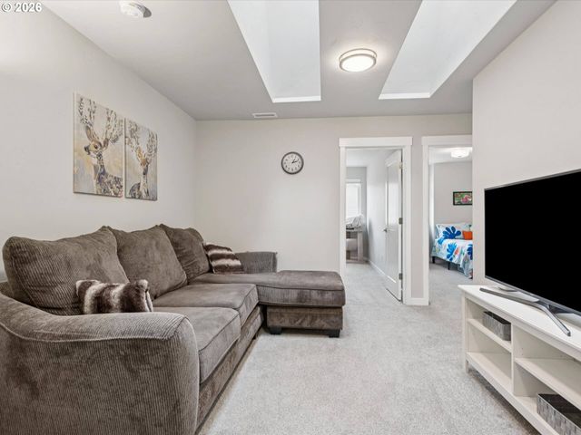 4023 Se CENTURY Blvd, Hillsboro, OR 97123