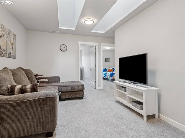 4023 Se CENTURY Blvd, Hillsboro, OR 97123