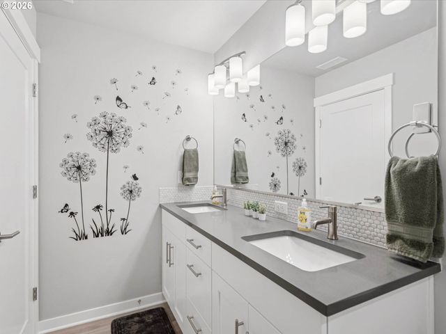 4023 Se CENTURY Blvd, Hillsboro, OR 97123