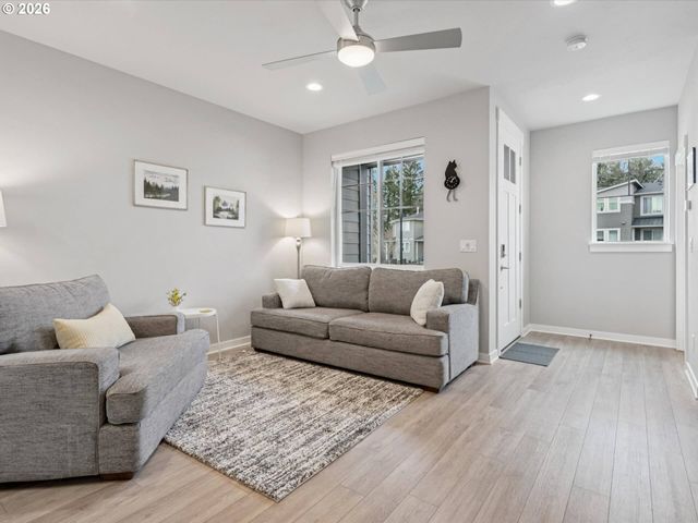 4023 Se CENTURY Blvd, Hillsboro, OR 97123