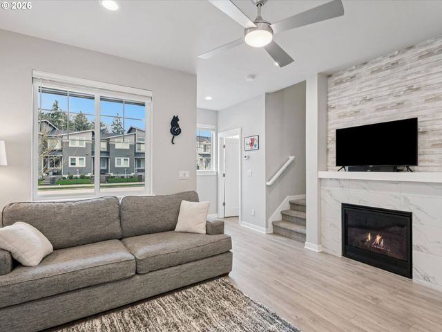 4023 Se CENTURY Blvd, Hillsboro, OR 97123