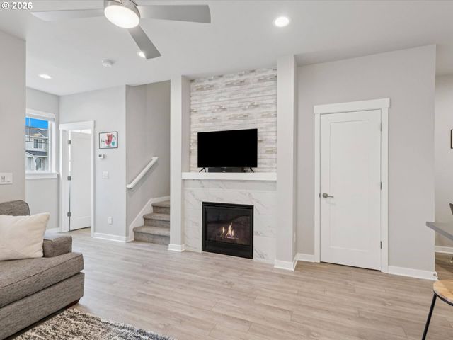 4023 Se CENTURY Blvd, Hillsboro, OR 97123