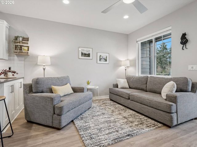 4023 Se CENTURY Blvd, Hillsboro, OR 97123