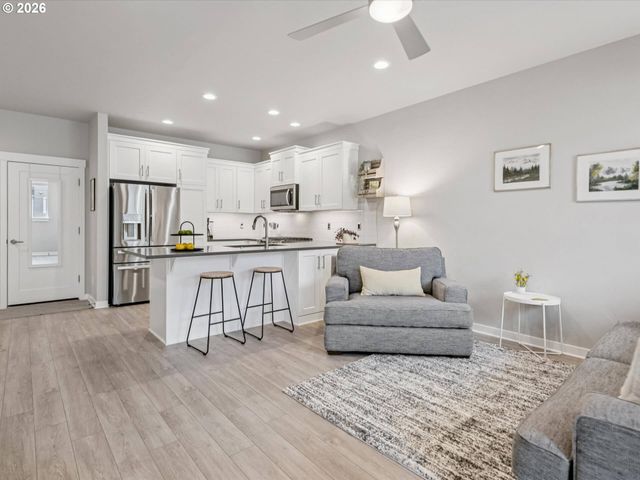 4023 Se CENTURY Blvd, Hillsboro, OR 97123