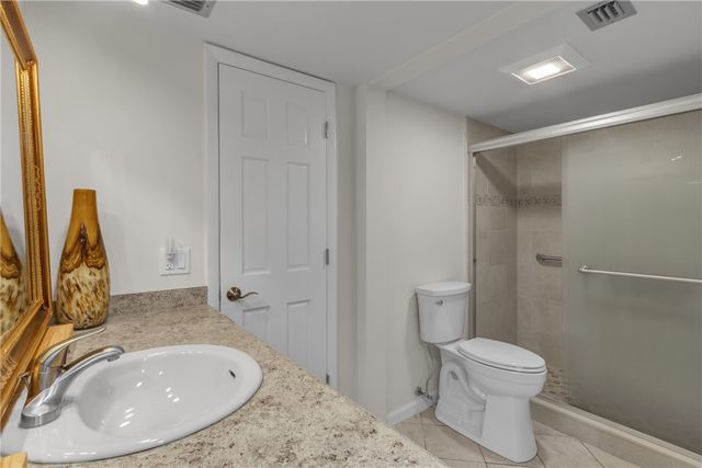 9 Plantation Drive 102, Vero Beach, FL 32966