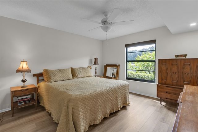 9 Plantation Drive 102, Vero Beach, FL 32966