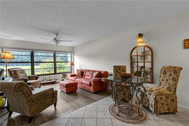 9 Plantation Drive 102, Vero Beach, FL 32966
