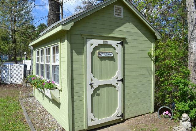 14 Beech St, Palmer, MA 01069