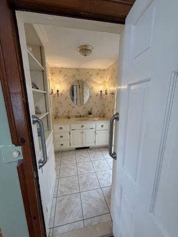 14 Beech St, Palmer, MA 01069