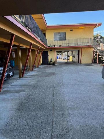 3002 Bona Street, Oakland, CA 94601