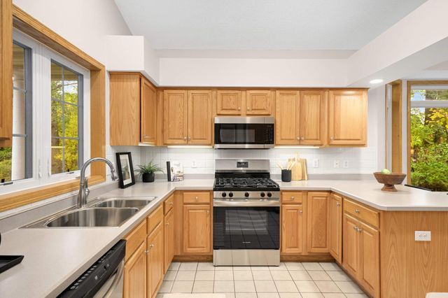 7914 Victoria Curve, Saint Louis Park, MN 55426