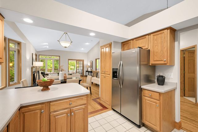 7914 Victoria Curve, Saint Louis Park, MN 55426