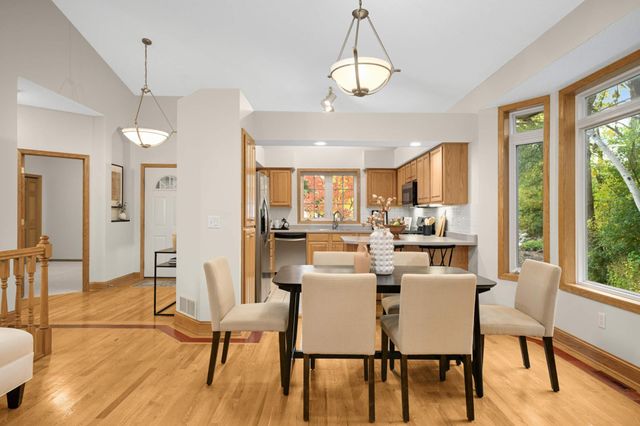 7914 Victoria Curve, Saint Louis Park, MN 55426