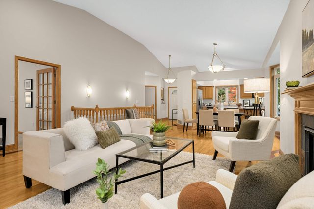 7914 Victoria Curve, Saint Louis Park, MN 55426