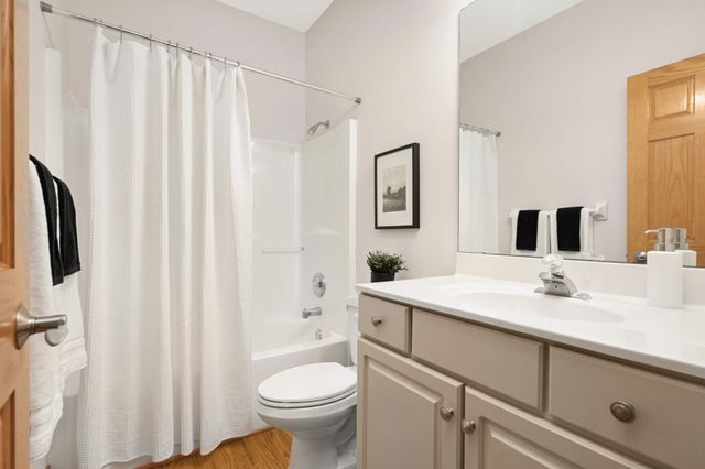 7914 Victoria Curve, Saint Louis Park, MN 55426