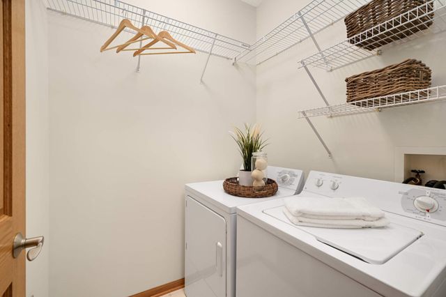 7914 Victoria Curve, Saint Louis Park, MN 55426