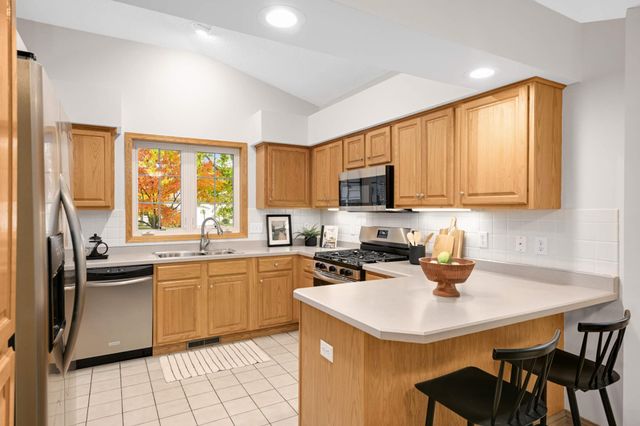 7914 Victoria Curve, Saint Louis Park, MN 55426