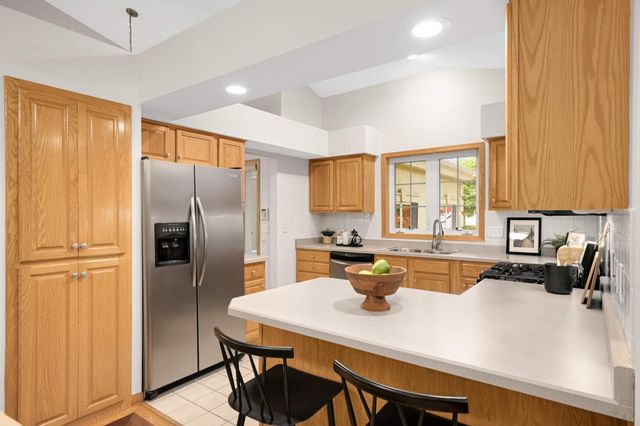 7914 Victoria Curve, Saint Louis Park, MN 55426