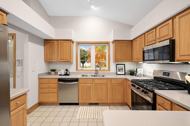 7914 Victoria Curve, Saint Louis Park, MN 55426