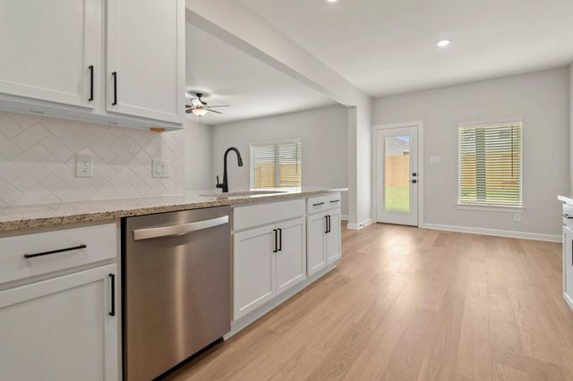 21516 Bluebonnet Bay Drive, Magnolia, TX 77354