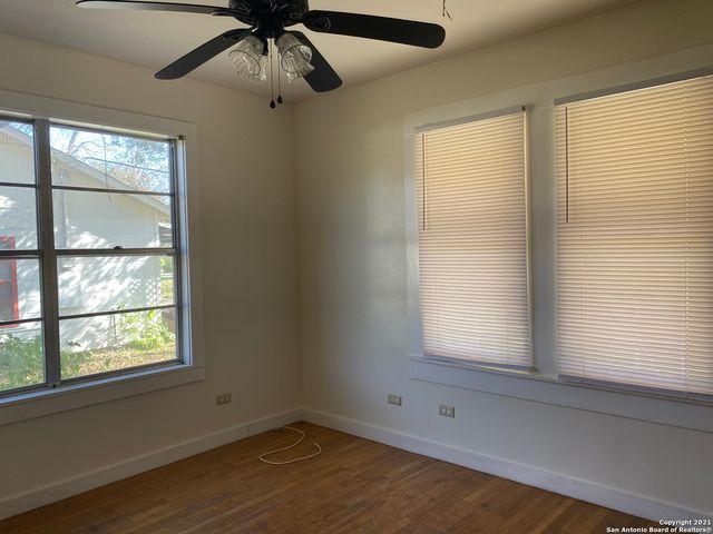 933 BECK ST, Schertz, TX 78154