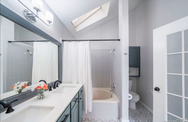 2435 Pendant Oak, San Antonio, TX 78232