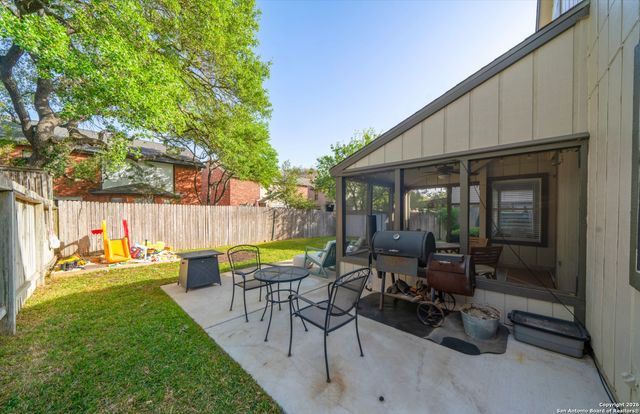 2435 Pendant Oak, San Antonio, TX 78232