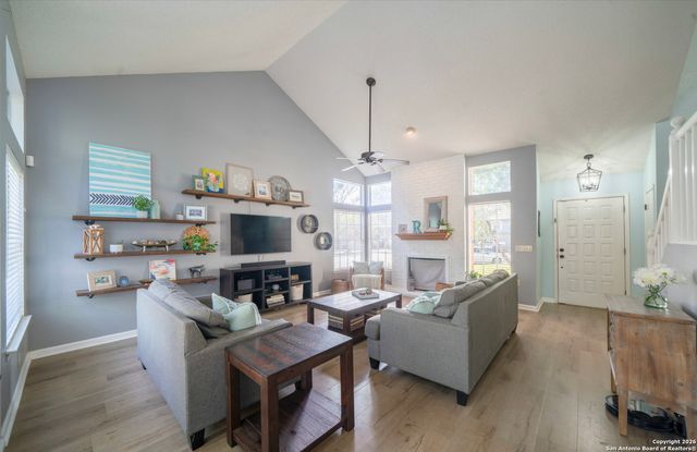 2435 Pendant Oak, San Antonio, TX 78232