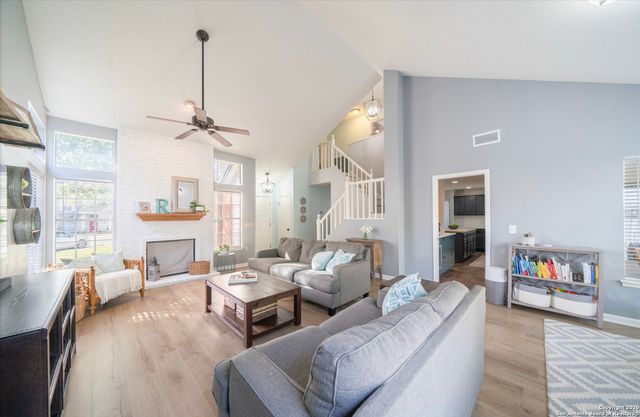 2435 Pendant Oak, San Antonio, TX 78232