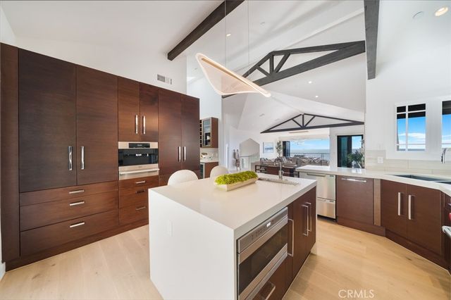 994 Temple Hills, Laguna Beach, CA 92651