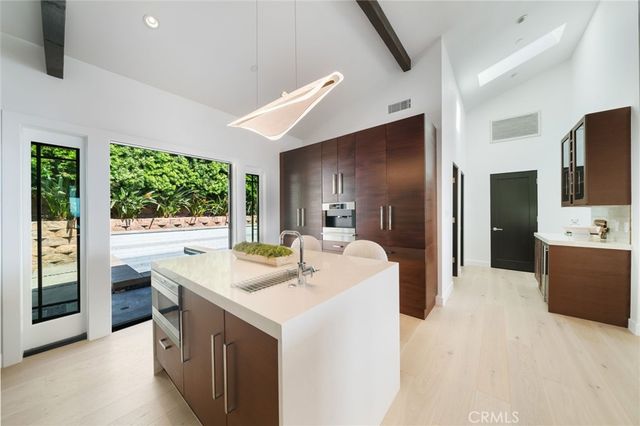 994 Temple Hills, Laguna Beach, CA 92651