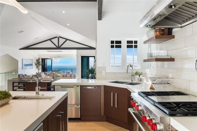 994 Temple Hills, Laguna Beach, CA 92651