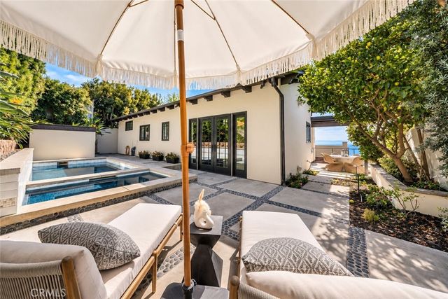 994 Temple Hills, Laguna Beach, CA 92651